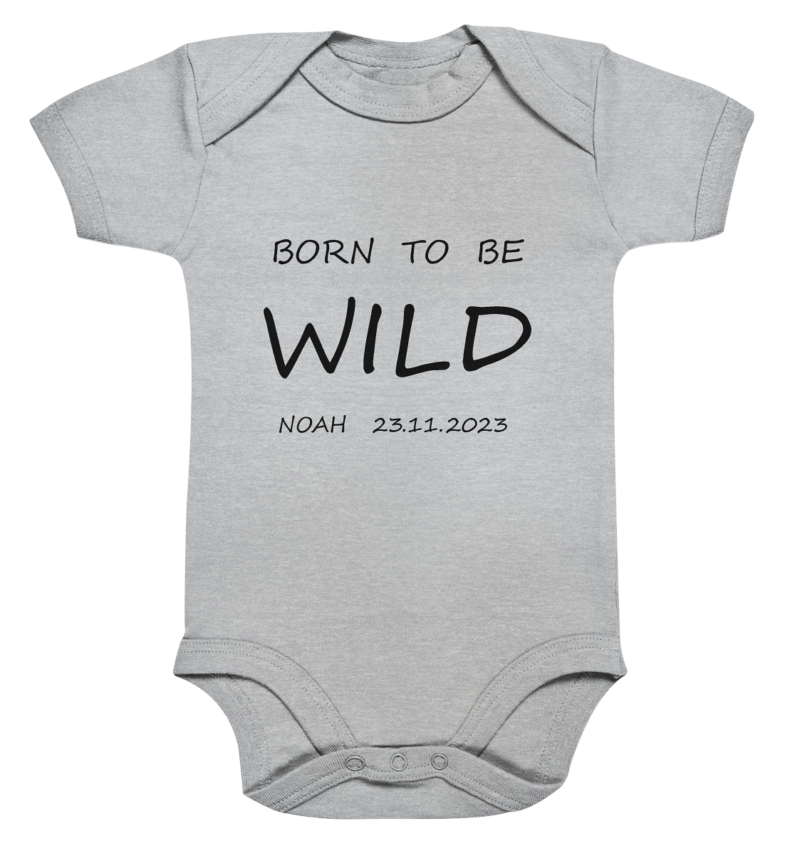 Born to be WILD, Name und Datum personalisierbarer Body - Organic Baby Bodysuite